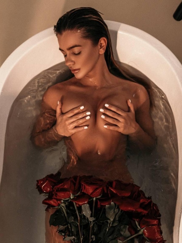 Марина привлекательная девушка из Миусинска цена от 4000 руб