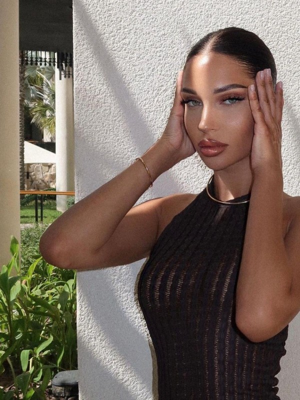 Марианна привлекательная девушка из Миусинска цена от 4000 руб