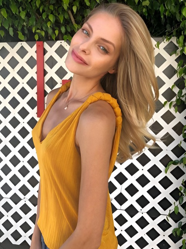 Есения привлекательная девушка из Миусинска цена от 10000 руб